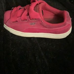 Pink pumas